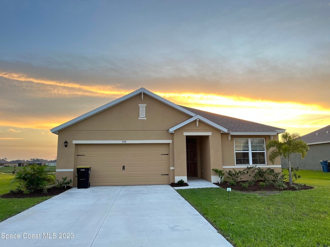 Foto principal - 388 Guinevere Dr SW
