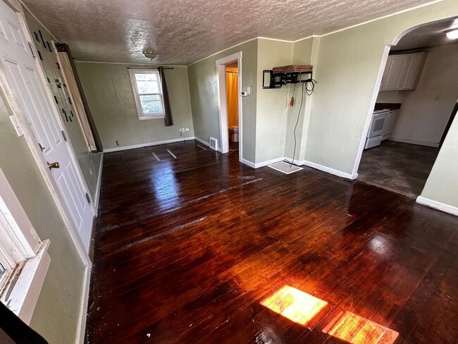 Building Photo - Country Living