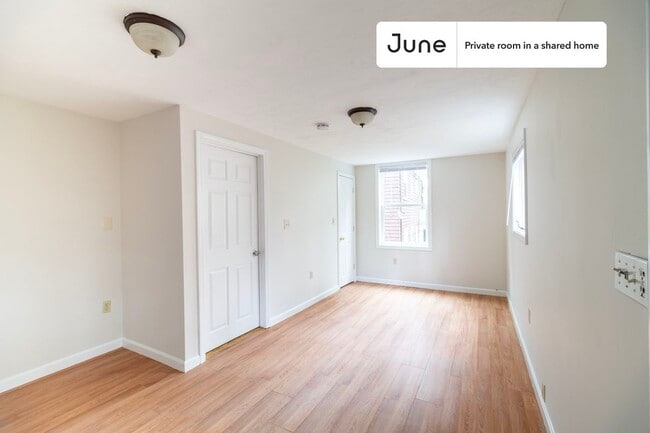Foto del edificio - Room in Shared 4 bed/2 bath home