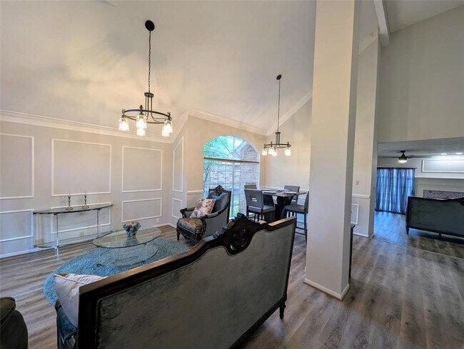 Building Photo - 2 Skyland Pl