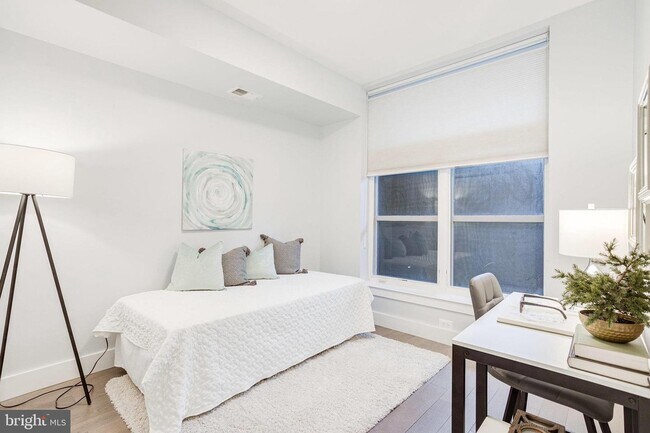 Foto del edificio - 3227 Sherman Ave NW