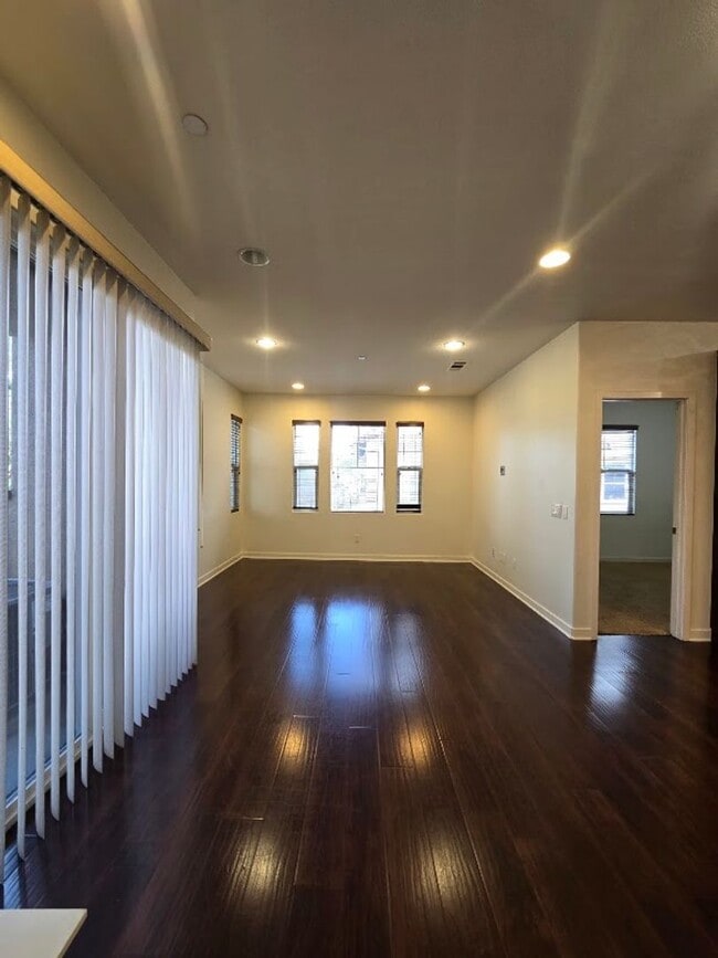 Building Photo - Bright Corner Unit Near Trails with Pool & 2-Car Garage