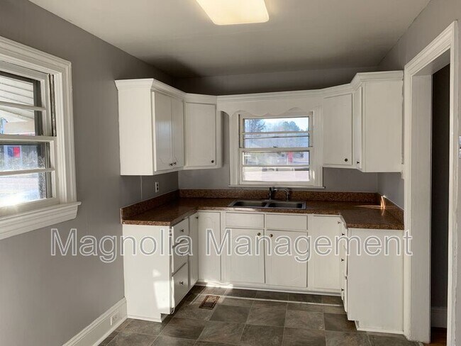 Building Photo - 1212 Dabney Dr