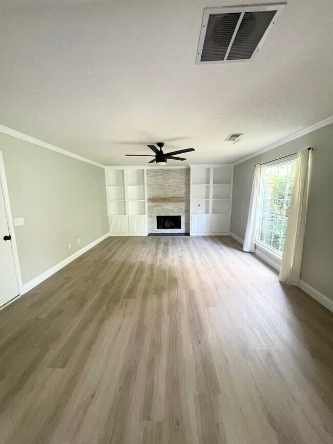 Building Photo - 675 Oakdale Ln