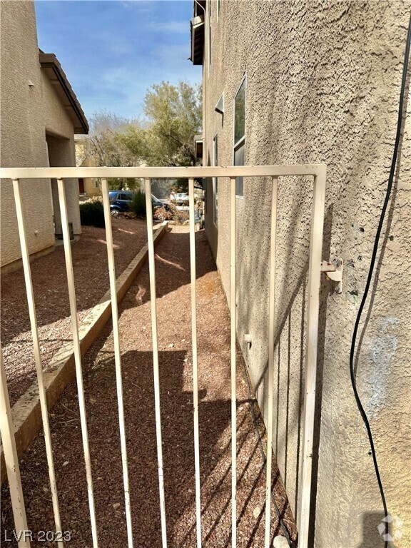 Blue Diamond Decatur Apartments under 3,000 Las Vegas, NV 3