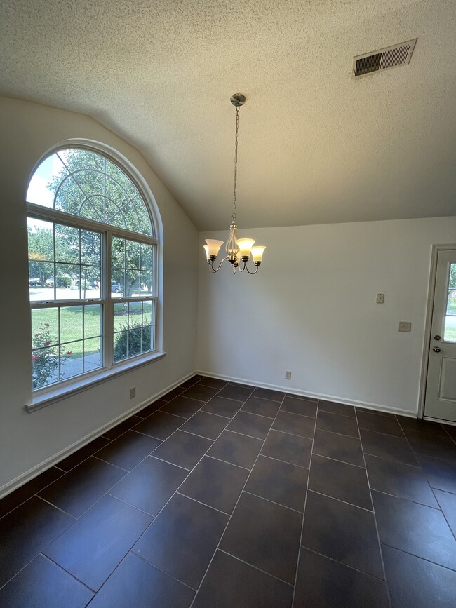 Building Photo - 903 Crystal Bear Trail