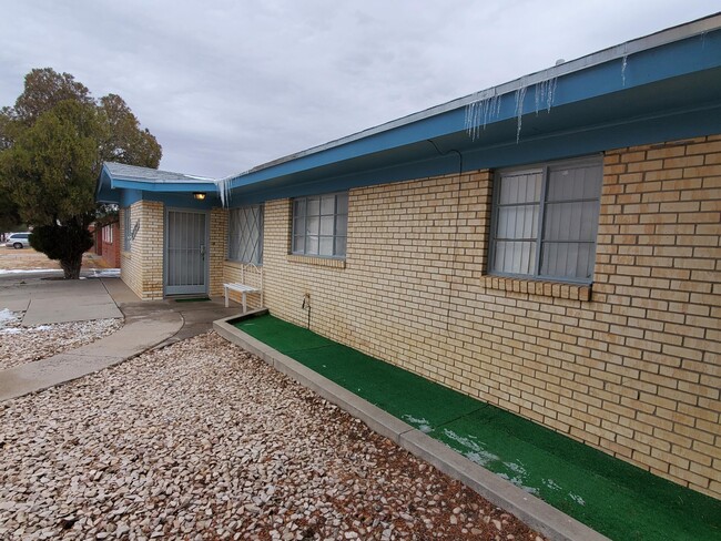 Building Photo - 2724 Dunoon Dr