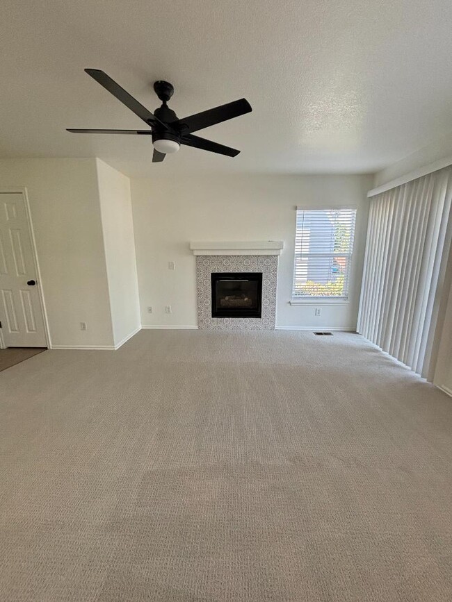 Foto del edificio - 9724 Queenscliffe Dr