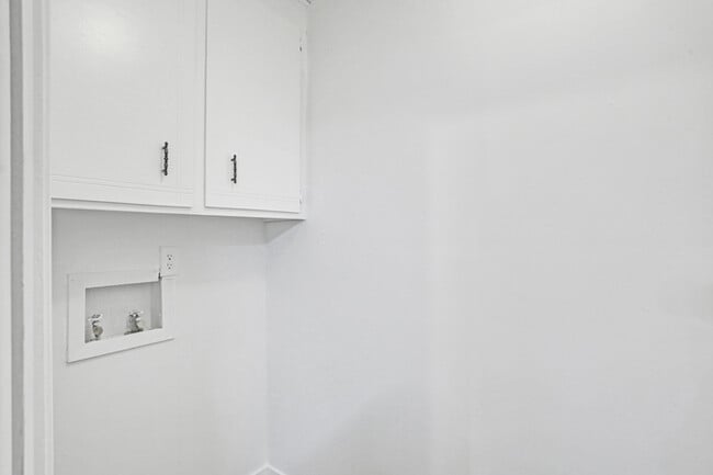 Building Photo - 4615 Sherbrook Dr
