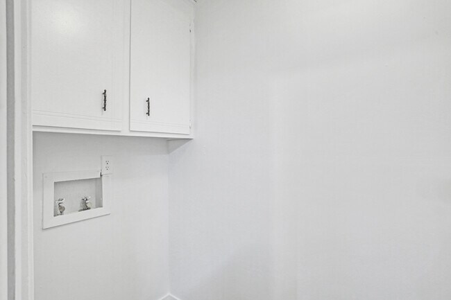 Foto del edificio - 4615 Sherbrook Dr