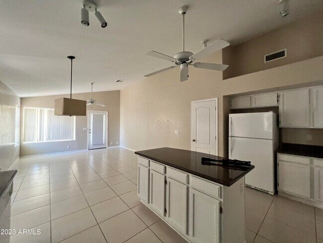 Building Photo - 4205 E Raven Rd