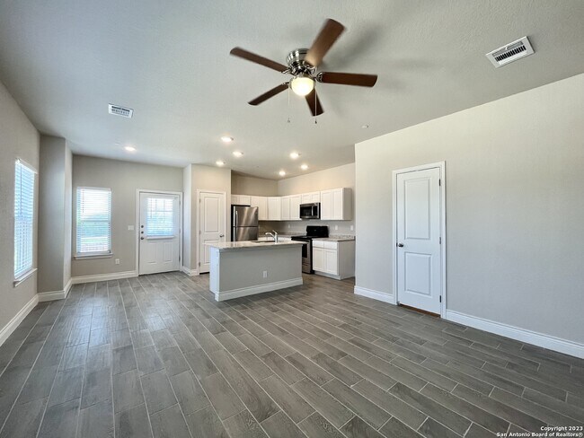 Building Photo - 7826 Savannah Brooks