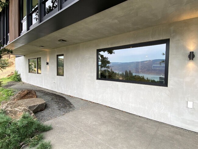 Foto del edificio - Furnished, with a Mosier View of the Columbia