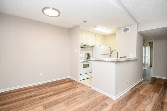 Foto del edificio - 17331 Red Oak Dr