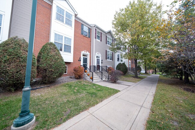 Foto del edificio - 706 Village Pkwy