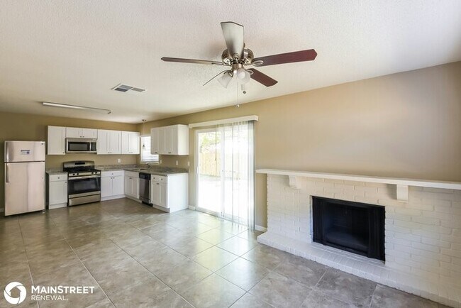 Building Photo - 5930 Moores Creek, San Antonio, TX 78233