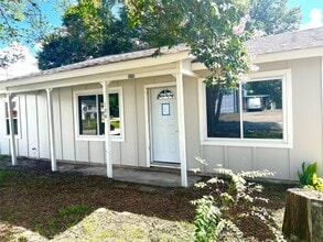 Building Photo - 104 Peach St