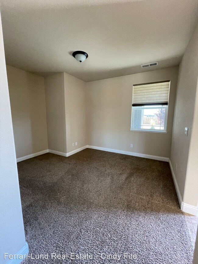 Building Photo - 3 br, 2 bath House - 1199 Spruce Meadows Dr