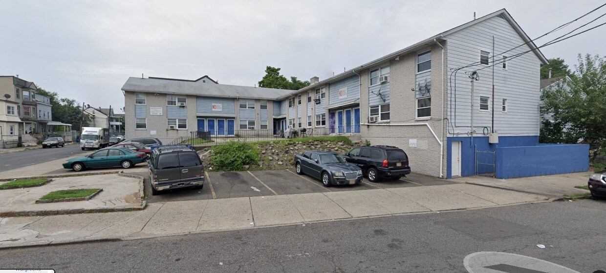 Primary Photo - 700 E 18th St