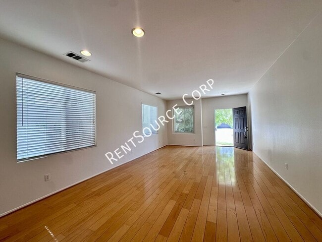Building Photo - 27912 Mariposa St