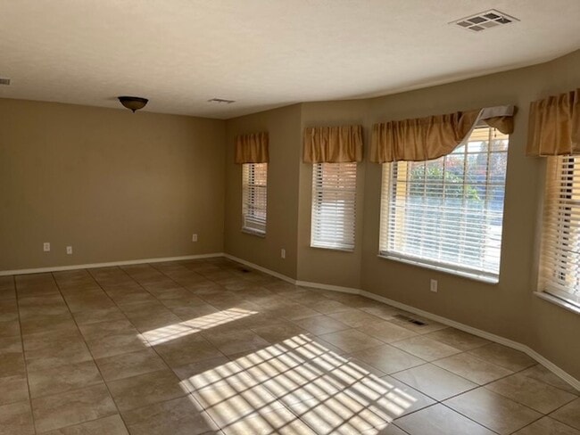 Building Photo - Beautiful 3 Bed 2.5 Bath Home in Edmond!  ...