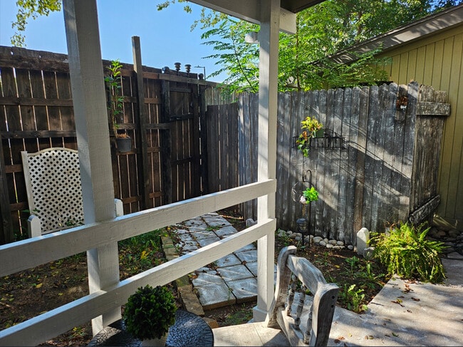 Building Photo - 2828 Nova Dr