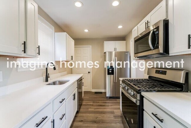 Foto del edificio - Lovely 4 Bed, 2 Bath Home in North Hills!
