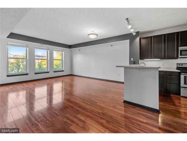 Foto del edificio - 615 N 1st St