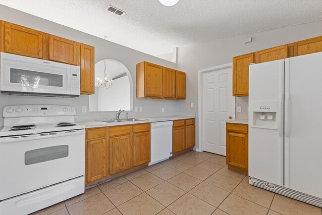 Foto del edificio - Charming home for RENT in Groveland