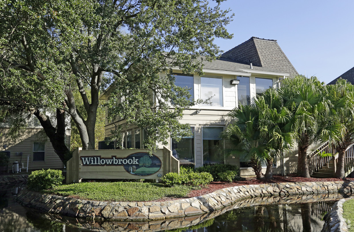 Foto principal - Willowbrook Apartments