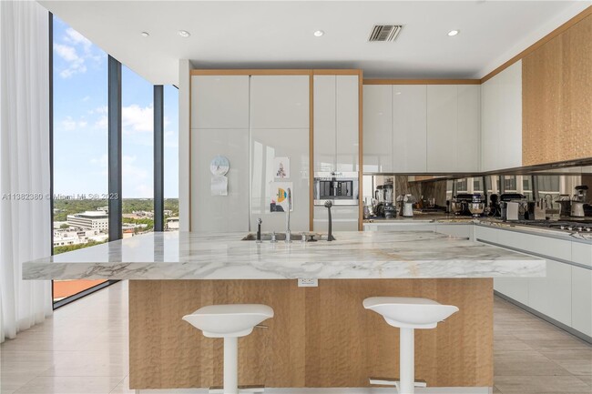 Foto del edificio - 2821 S Bayshore Dr