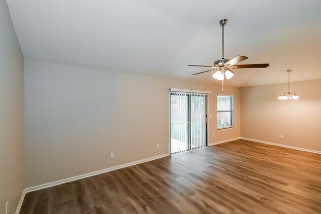 Foto del edificio - 2712 Secret Harbor Dr