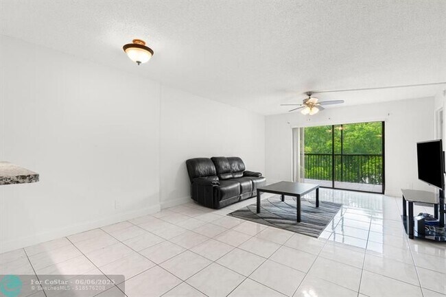 Building Photo - 6575 W Oakland Park Blvd