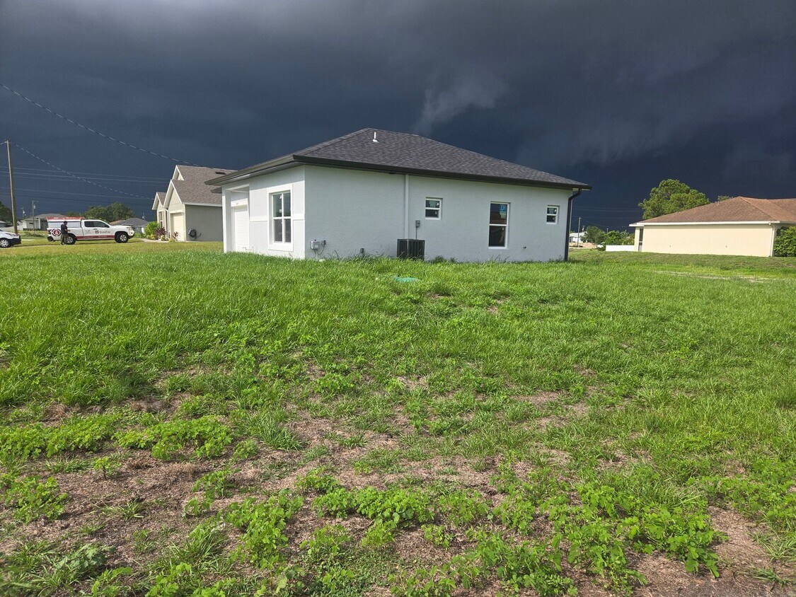 Foto del edificio - BRAND NEW 2/2/1- SW LEHIGH ACRES