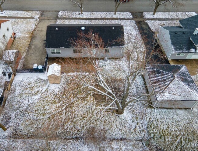 Foto del edificio - Charming 4-Bedroom Ranch in Sauk Village