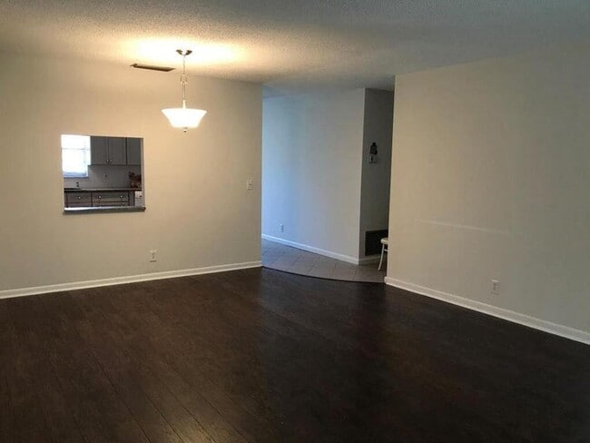 Foto del edificio - 845 Salem Ln