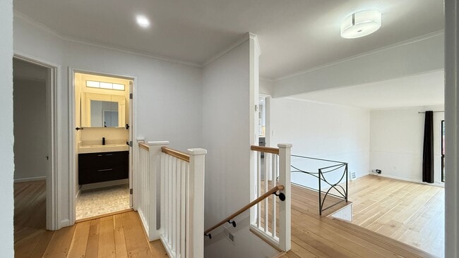 Foto del edificio - Redwood Heights Spanish Inspired Renovated...