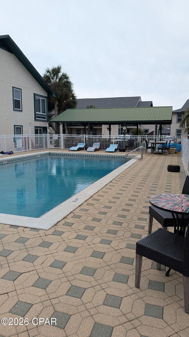 Foto del edificio - 7813 N Lagoon Dr