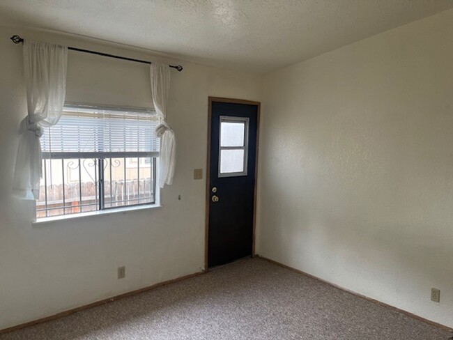 Building Photo - Two Bedroom Temescal