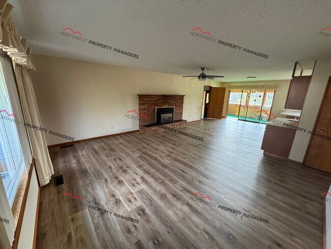 Foto del edificio - 1301 Kayu Ln