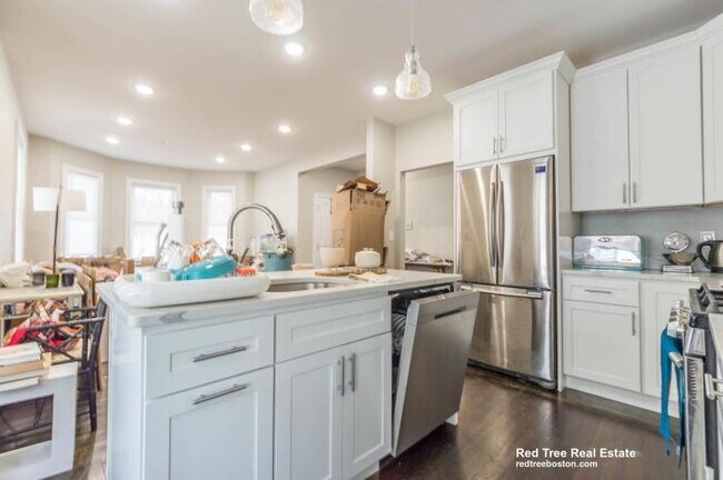 Building Photo - 3 bedroom in Boston MA 02130