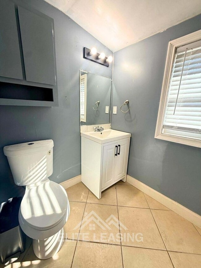 Foto del edificio - 1 Bedroom | 1 Bathroom | Bonus Room | Garage