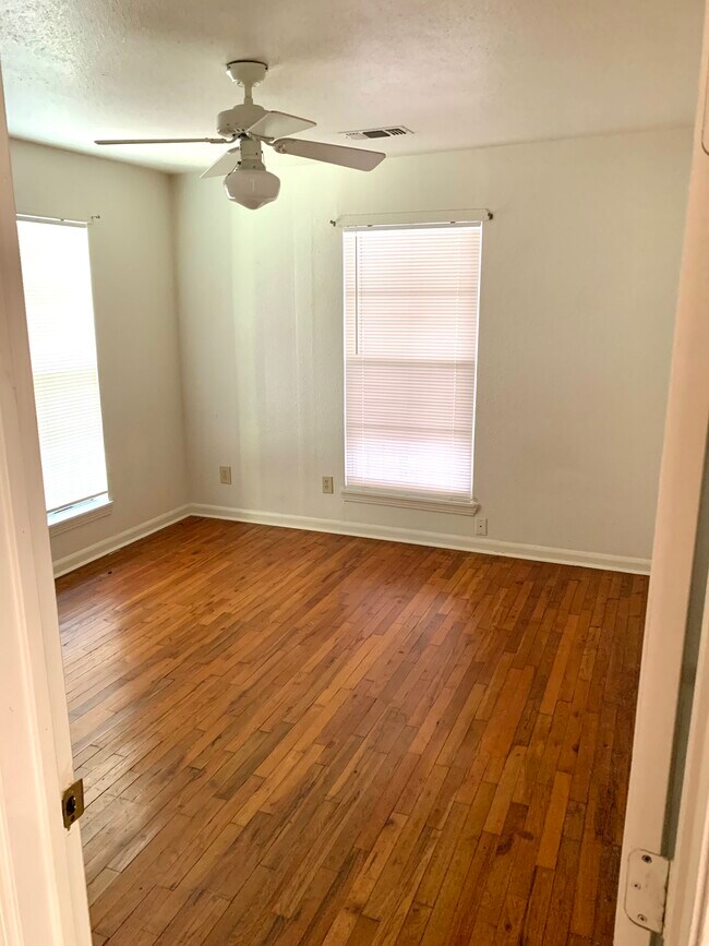 Bedroom #1 - 211 Avant Ave