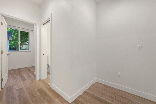 Building Photo - Modern 3BD/2.5BA Home in Sudden Valley – B...