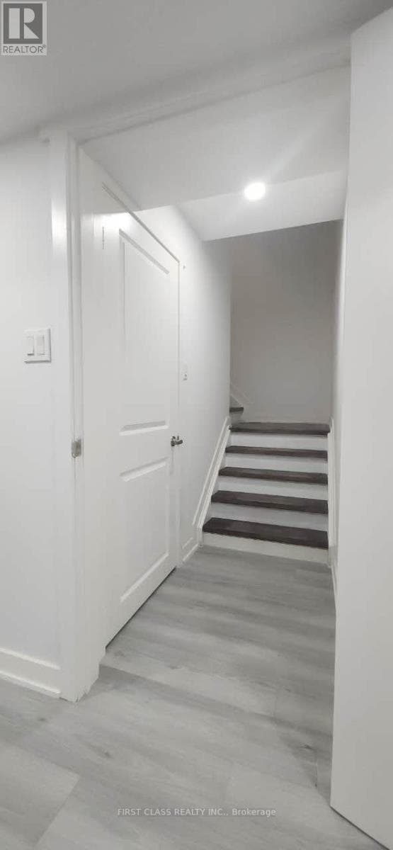 Building Photo - 1140 Stuffles Cres