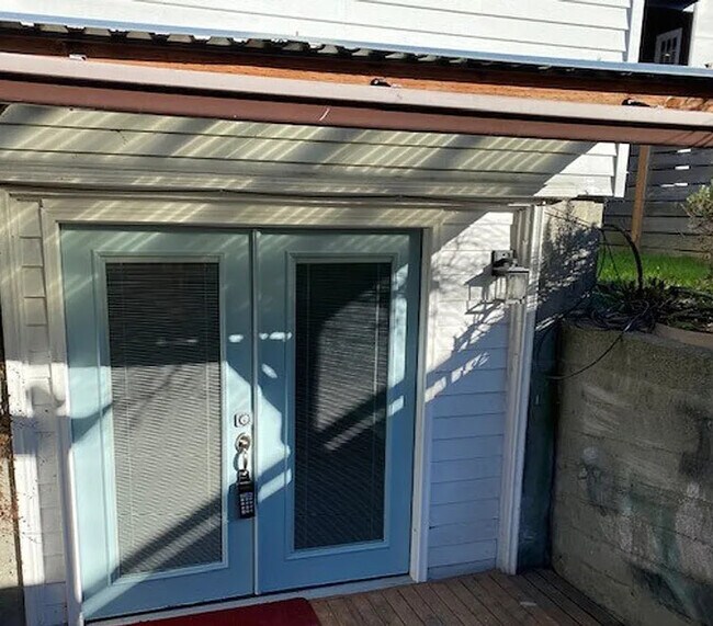Foto del edificio - 8360 10th Ave NW