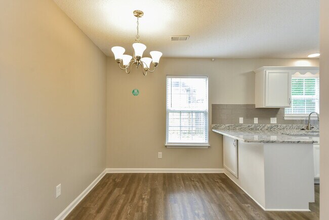 Building Photo - 712 Alisa Cove