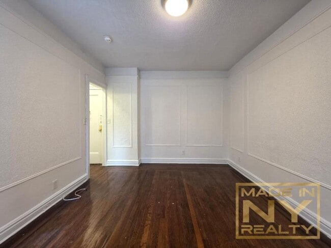 Building Photo - 1 bedroom in ASTORIA NY 11106