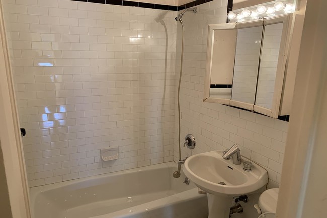Building Photo - 11 East 78th Street