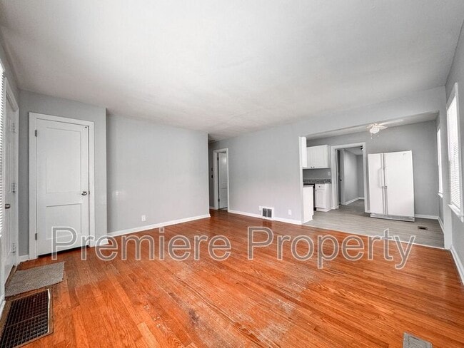 Building Photo - 9816 E 60th Terrace